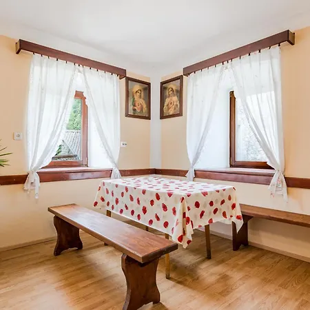 House Pod Ledinco Dom wakacyjny Most na Soči