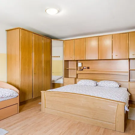 House Pod Ledinco *