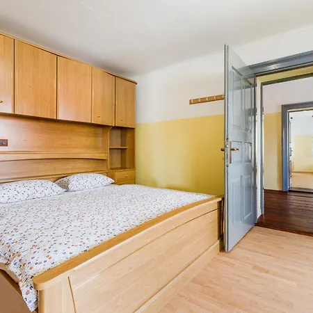 Dom wakacyjny House Pod Ledinco *