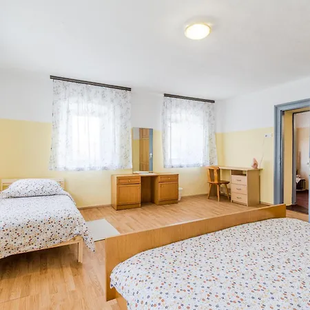 Dom wakacyjny House Pod Ledinco *