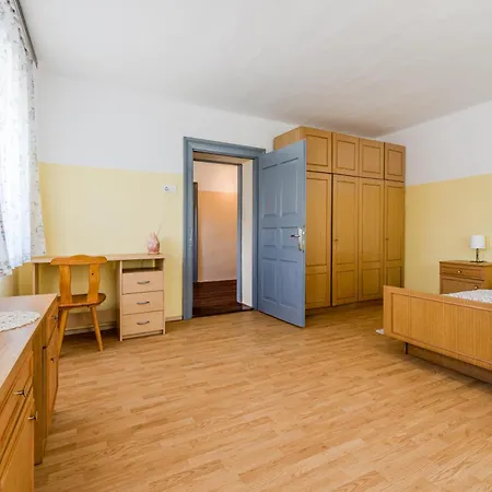 House Pod Ledinco *